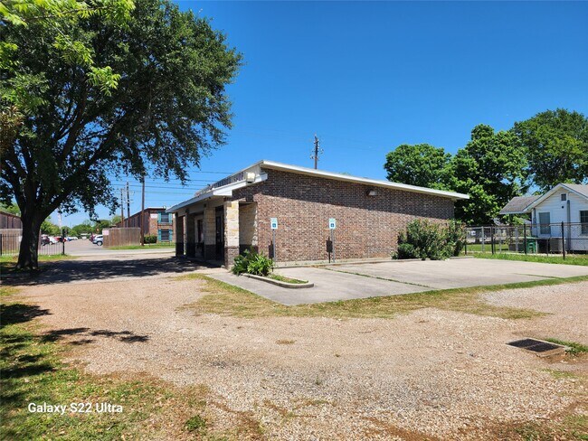 Photo - 410 Rosamond St