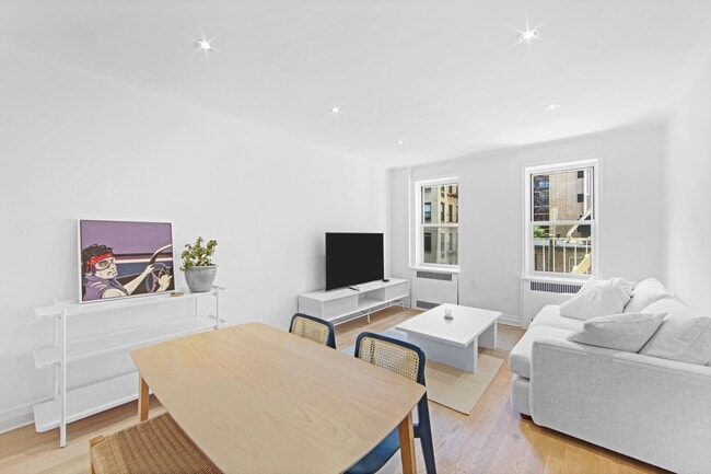 Building Photo - 210-218 W 19th St