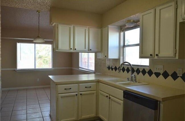 Photo - 609 Riverwood Dr