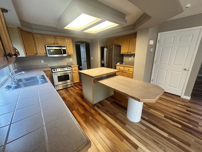 Photo - 1408 W Briarhollow Ln