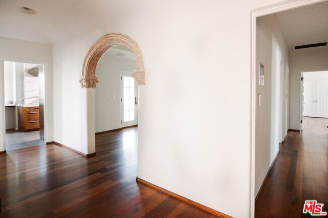 Photo - 1302 N Sweetzer Ave Unit 602