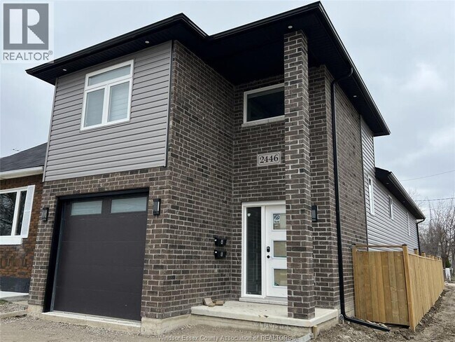 Photo - 2446 McDougall St