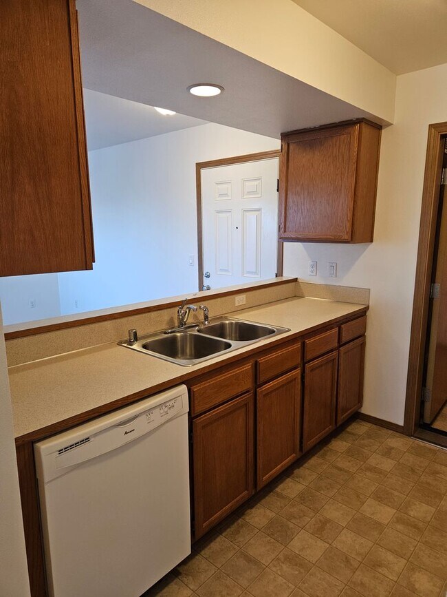 3213 Oaks Avenue Apartment For Rent in Everett, WA