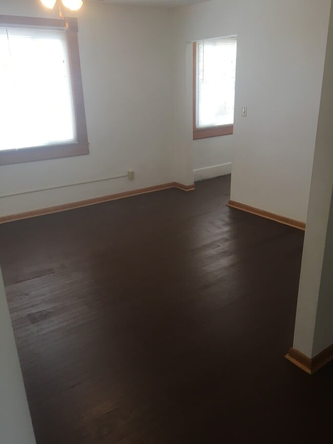 Building Photo - 3016 Jenny Lind St Unit 1