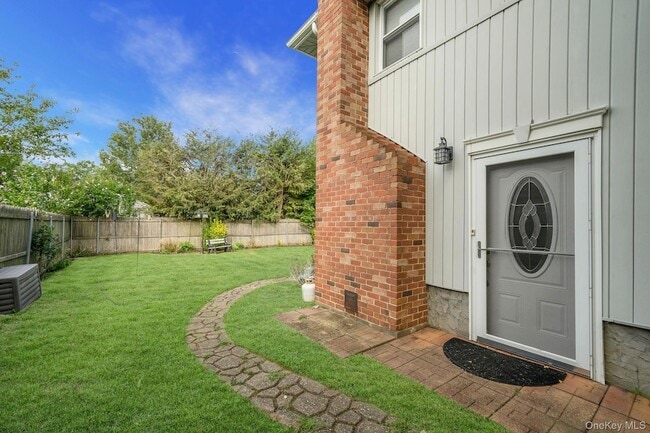 Photo - 100 E 7th St