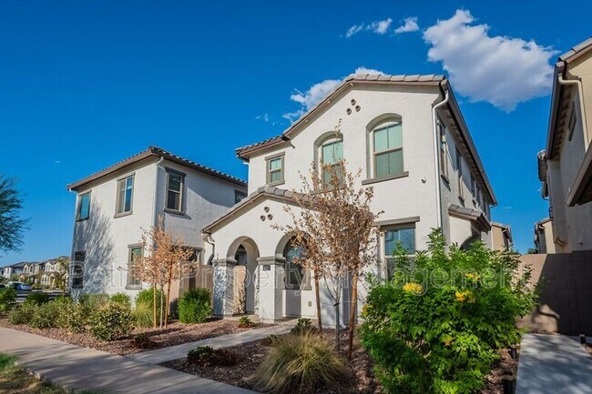 Building Photo - 5821 W Pueblo Ave