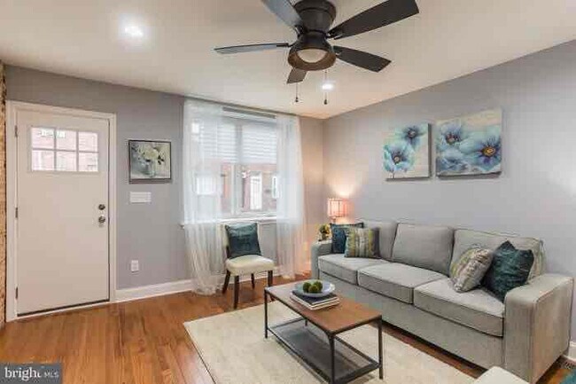 Photo - 717 Sigel St