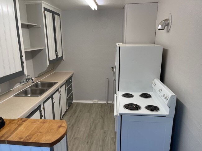 Photo - 2135 Eberlein Ave