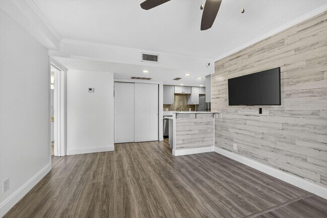 Photo - 612 Executive Center Dr Unit 3107