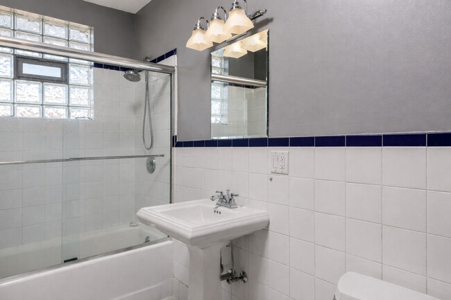 Photo - 1901 W Fletcher St