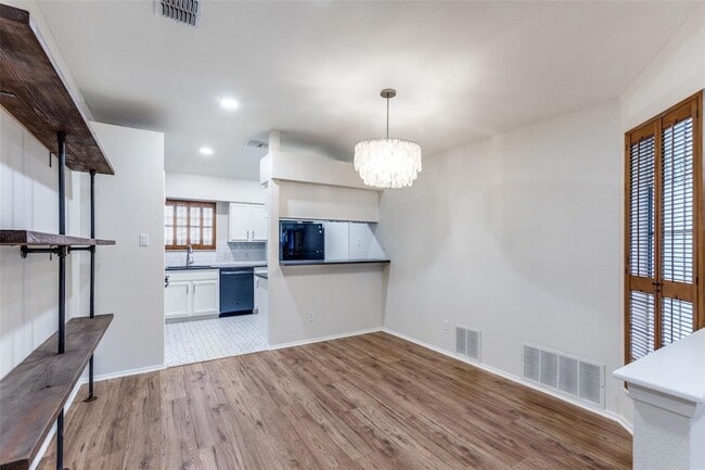 Photo - 900 Angleton Cove
