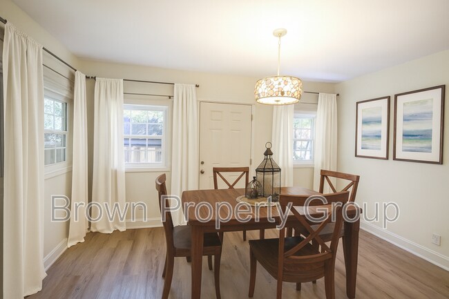 Photo - 3022 Cliffdale Rd