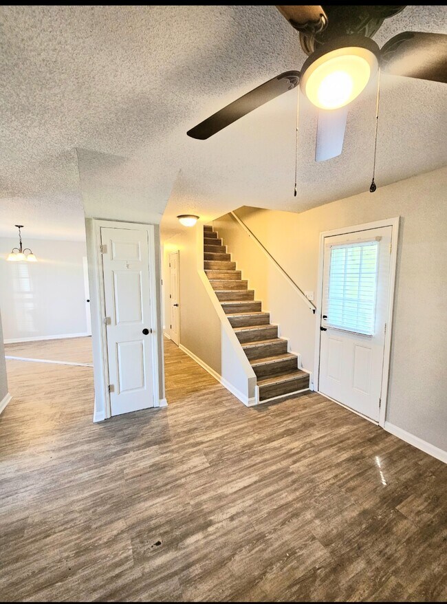 112 W Oak Manor Ct