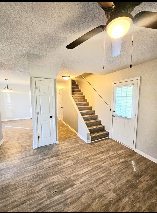 Photo - 112 W Oak Manor Ct