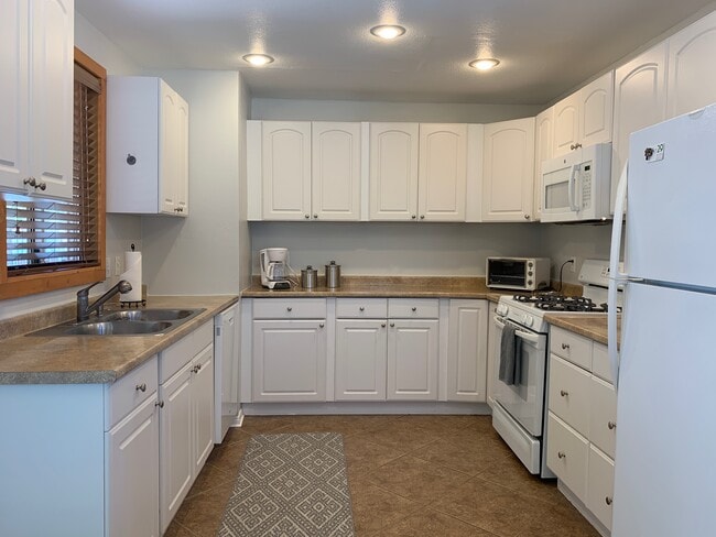 Photo - 6186 Chia Ave