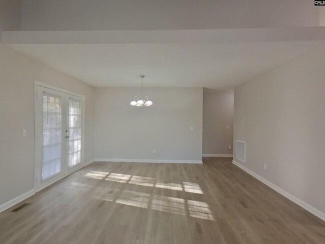 Photo - 305 Trowbridge Rd