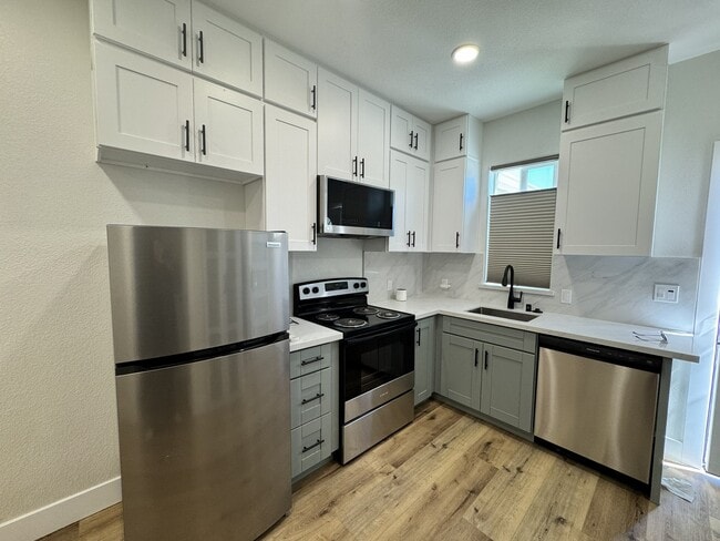 Photo - 1249 Center Ave Unidad C