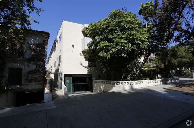 Building Photo - 1247 N Sweetzer Ave Rental