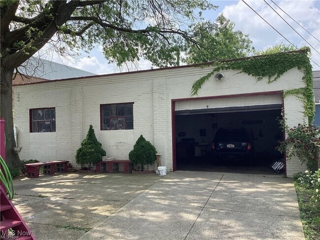 Photo - 1794 W 54th St Unidad #2,Up