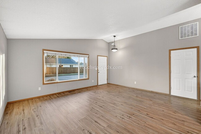 Photo - 471 NW 24th St