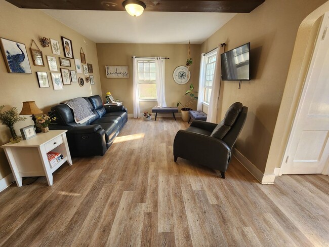 Photo - Cute 3 bedroom house $875