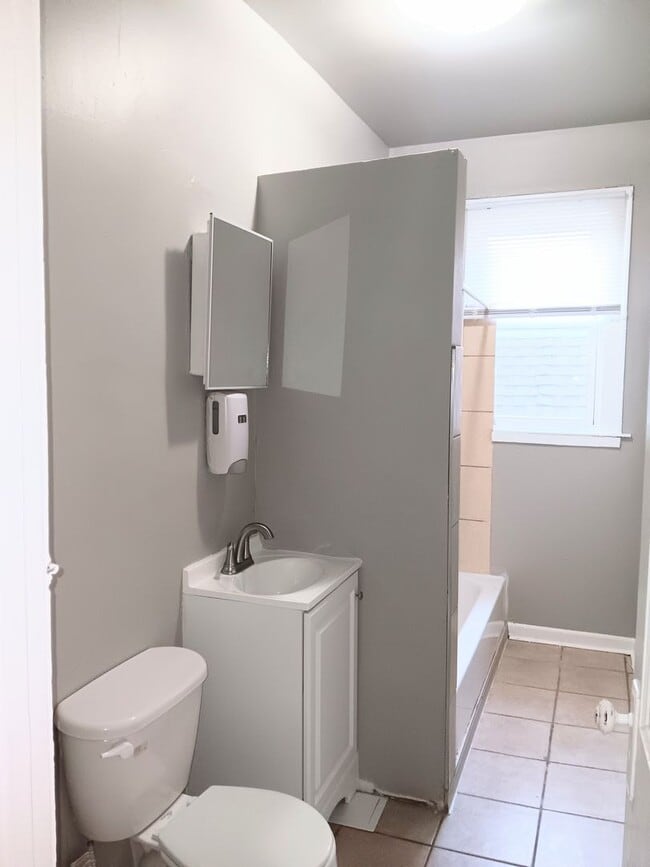 Building Photo - 3919 Deodar St Unit B Rental
