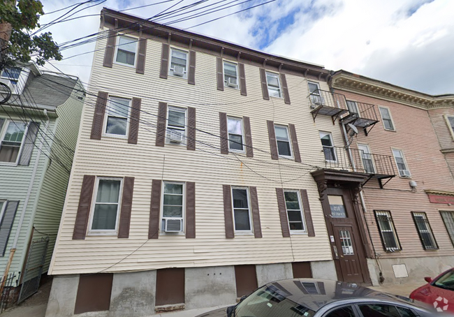 Building Photo - 218 W 8th St Unit 3 Rental