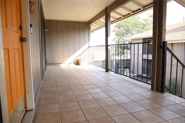 Photo - 8619 Putnam Dr Unit C