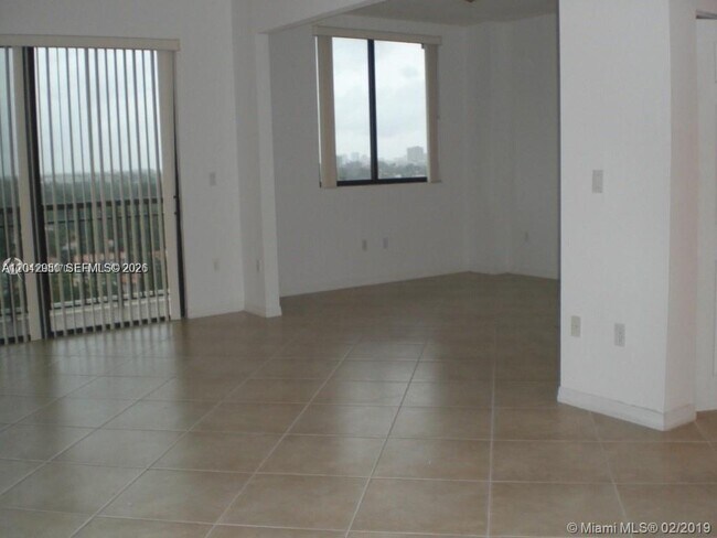 Photo - 3590 Coral Wy Unidad 902