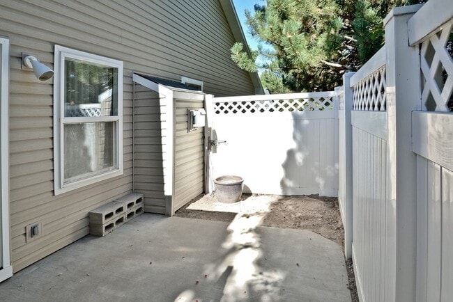 Photo - Convenient 3 Bedroom 2 Bathroom Southeast Townhome