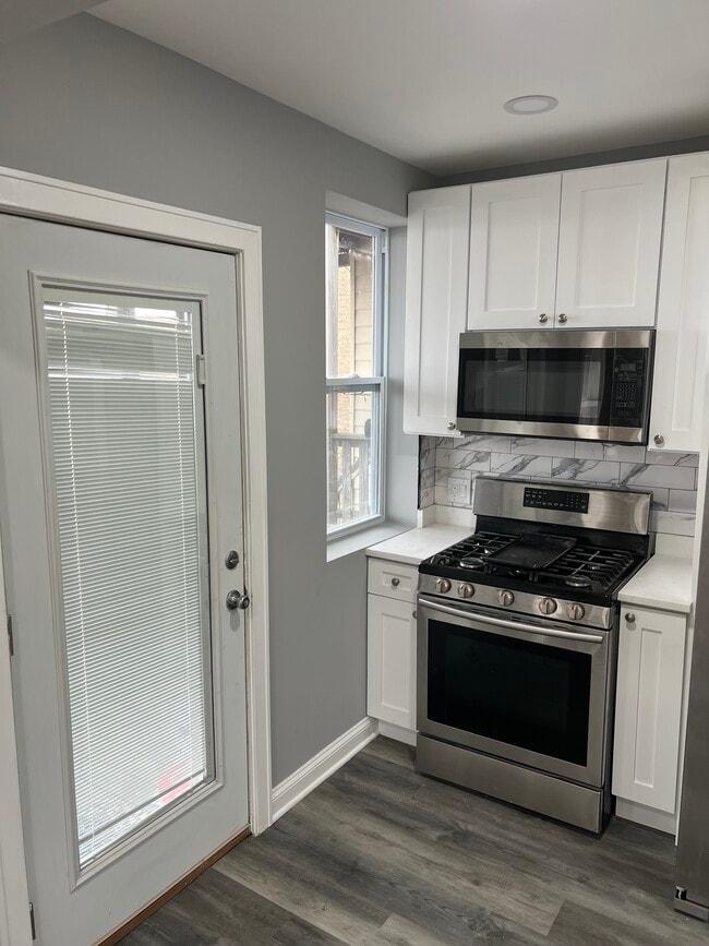Photo - 1629 W Granville Ave