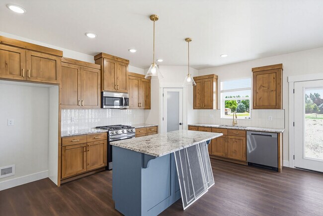 Photo - 445 E River Rd