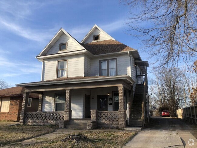 Building Photo - 907 W Walnut St Rental