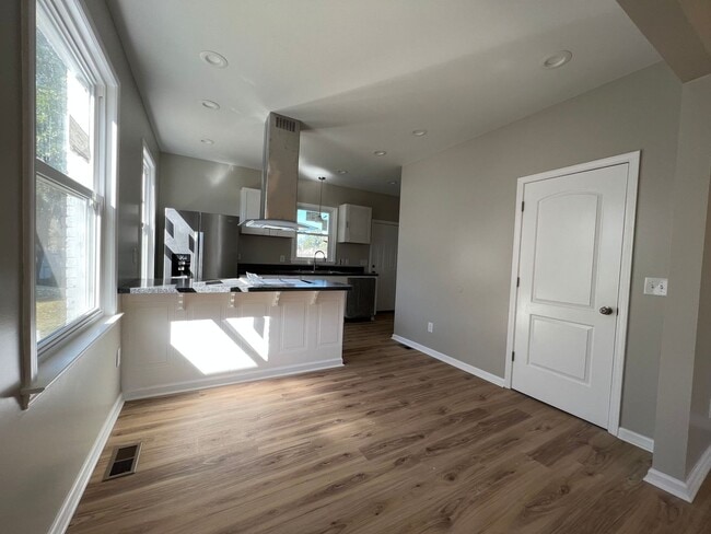 Photo - 304 S Layton Ave