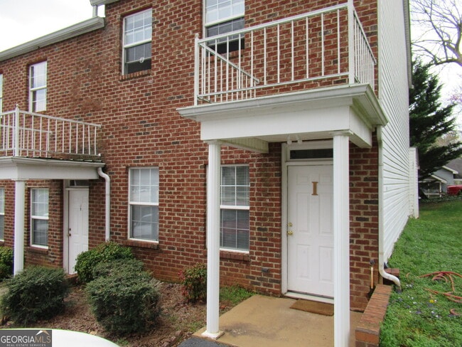 Photo - 110 Mechanic St SE