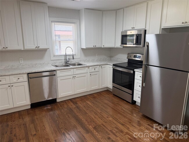 Photo - 305 Sylvania Ave