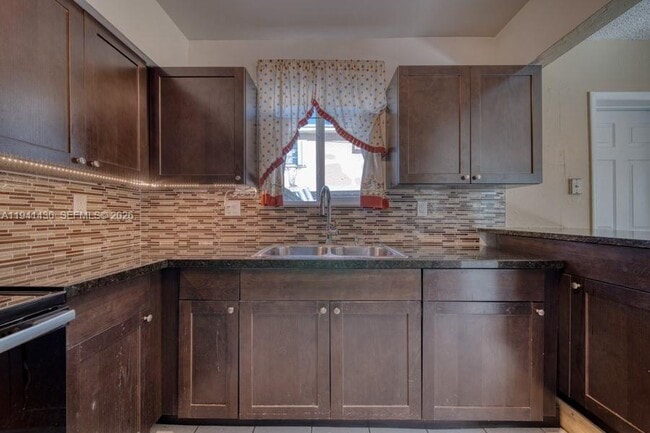 Photo - 12220 NE Miami Pl