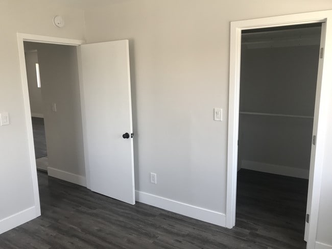 Photo - 210 W 57th St