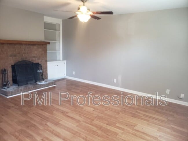 Photo - 736 E Northfield Blvd