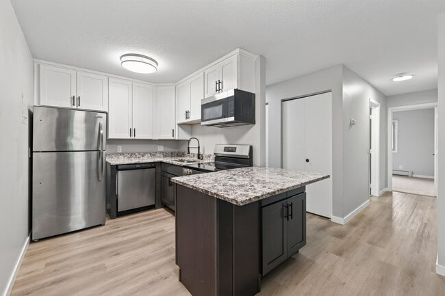 Building Photo - SkyHill Apartments