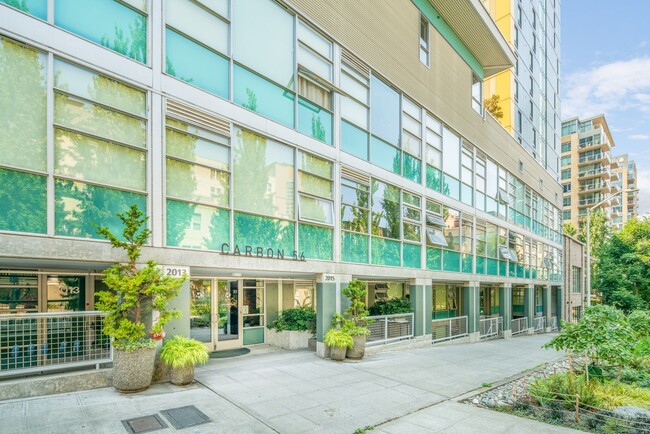 Building Photo - Beautiful 1 Bed 1 Bath in Denny Triangle