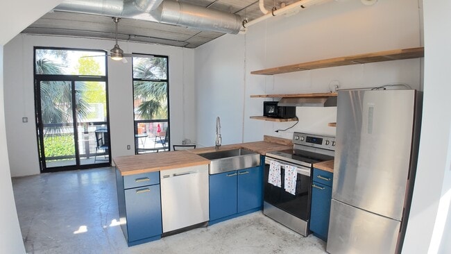 2406 De Soto Ave