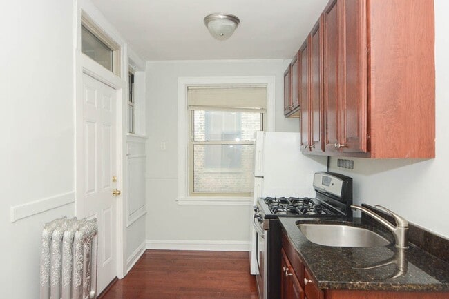 Photo - 549.5 W Surf St Unidad W4