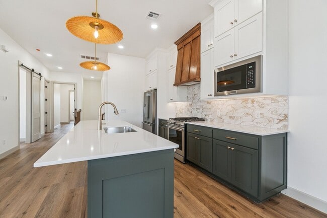 Building Photo - The Boho Bungalow Above – Soulful Living i... Rental