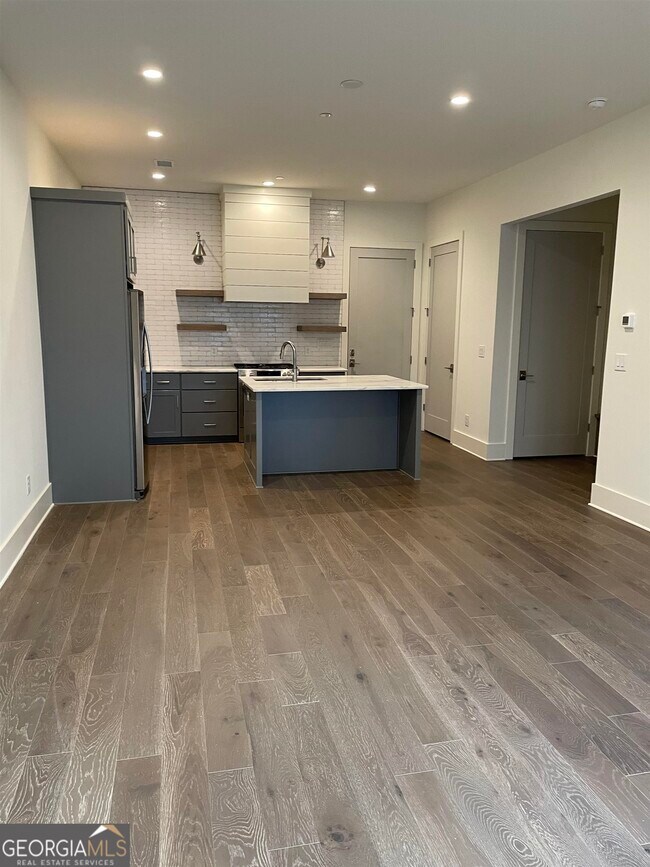 Photo - 460 Heatherden Ave