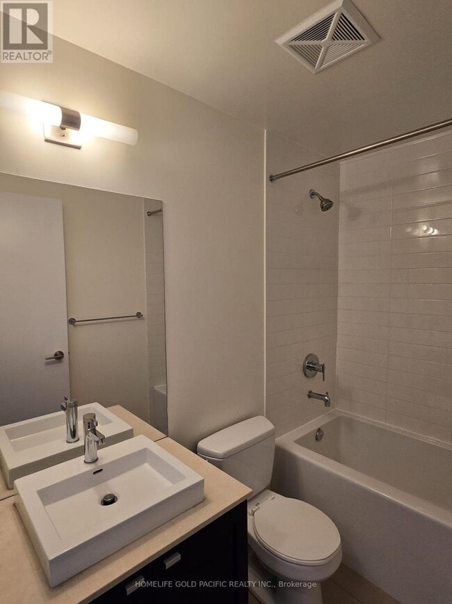 Photo - 105 The Queensway Unité 806