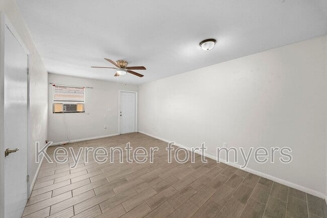 Photo - 322A Louise Ave