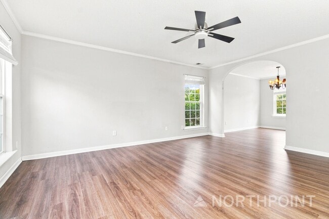 Photo - 105 Riglaw Cir