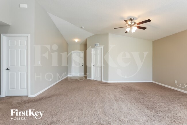 Photo - 461 SW Kestor Dr