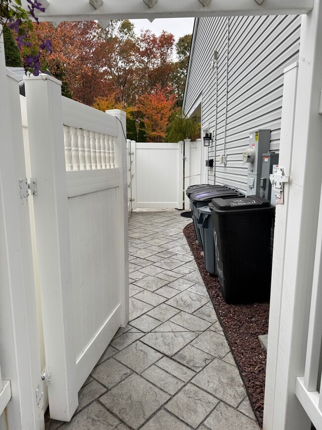 Photo - 18 Fairwood Ln Unidad Apt for rent